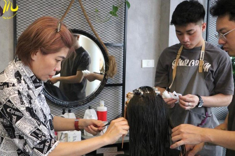 Tiem toc day nghe mien phi cho tre vung cao