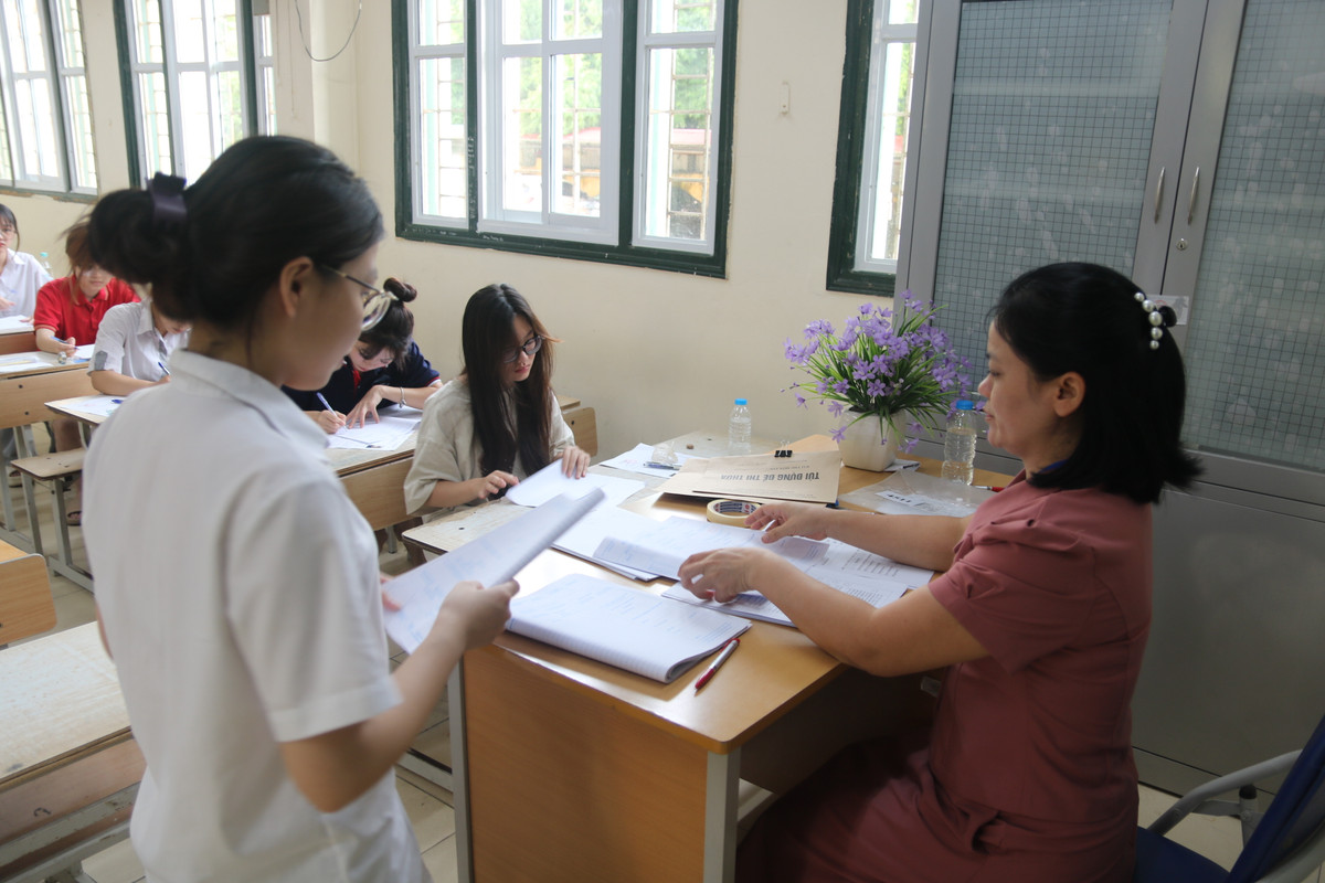Thi sinh rang ro buoc vao mon thi dau tien Ky thi THPT nam 2024-Hinh-4