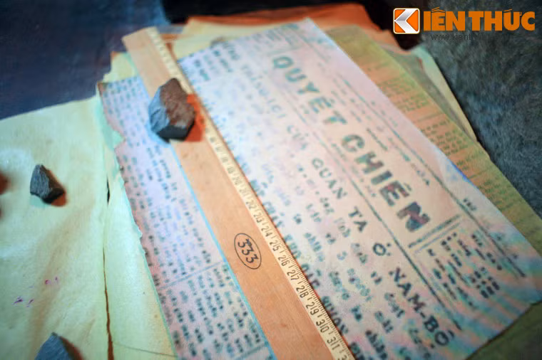 Các tài liệu từ chiến khu An Phú Đông mang về, sau khi in ấn xong được bí mật đem đến hàng trăm cơ sở trong thành phố. Đôi khi truyền đơn được tung vào các chợ, hâm nóng bầu không khí đấu tranh, gây cho địch hoang mang, lúng túng.