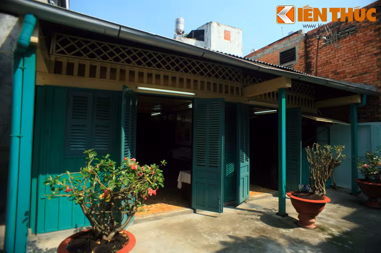 Nằm ở số 122/351 đường Ngô Gia Tự, phường 8, quận 10, TP HCM, "Hầm B" hay Cơ sở in ấn của Hội ủng hộ vệ quốc đoàn năm 1954 là một di tích lịch sử cách mạng quan trọng ở Sài Gòn. Đây cũng là căn hầm bí mật được đánh giá là quy mô nhất trong nội thành Sài Gòn thời chiến.