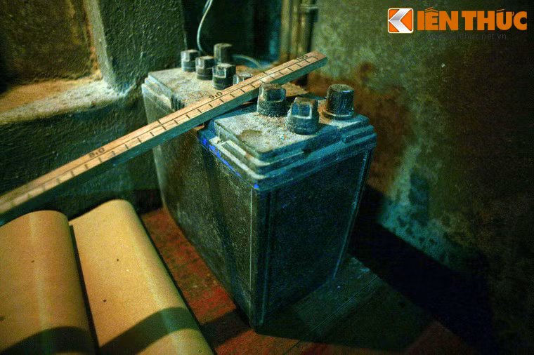 Ban quản trị Hội thống nhất ý kiến lấp hầm bằng cách dùng khạp (lu) da bò lấp hầm. Ít lâu sau khi hầm được lấp, đầu năm 1958, bọn mật thám ập đến tiệm đàn bao vây bắt các hội viên. Dù chịu nhiều cực hình nhưng tất cả những người bị bắt đều giữ vững lời thề "thà chết để bảo vệ hầm".