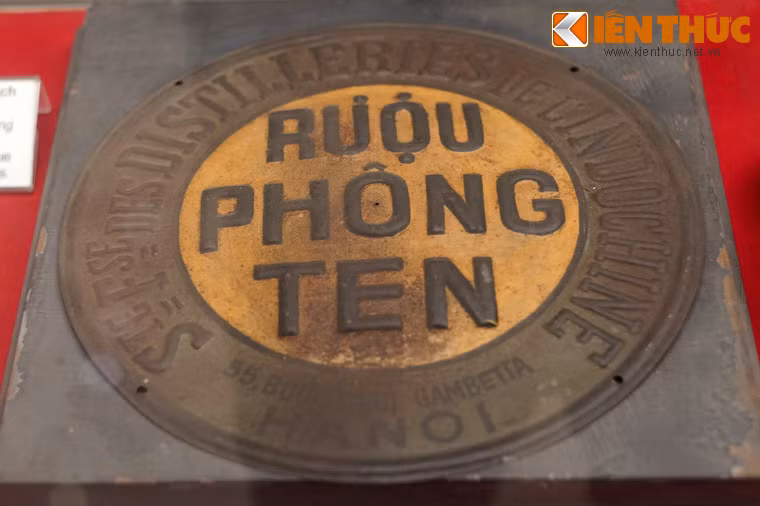 Nhãn hãng rượu Phông-ten tại công ty độc quyền kinh doanh rượu của thực dân Pháp ở Việt Nam đầu thế kỷ 20.