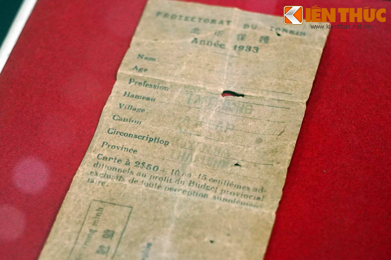 Thẻ thuế thân, người Việt dùng dưới thời thực dân Pháp thống trị. Thuế thân có từ thời phong kiến, đã được thực dân Pháp đã tận dụng triệt để và đặt lên một phương thức thu mới với tính chất áp đặt và tận thu, đẩy nhiều người dân Việt Nam thời thuộc địa vào cảnh khốn cùng.