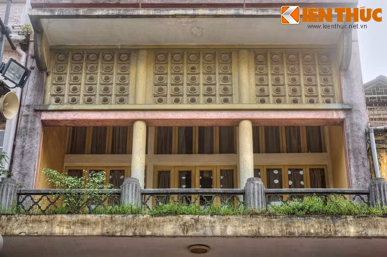 Trong những ngày đầu Cách mạng Tháng Tám 1945, ngôi nhà 48 Hàng Ngang được ông Trịnh Văn Bô hiến cho cách mạng, trở thành nơi làm việc của Thường vụ Trung ương Đảng và Hồ Chủ tịch. Đây cũng là nơi đầu tiên Chủ tịch Hồ Chí Minh đã ở trong những ngày đầu Người trở về Hà Nội.