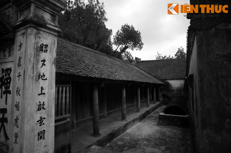 Quả nhiên sau đó người tiều phu có con trai thực, rồi ông dành dụm được ít tiền bèn dựng một ngôi chùa ngay gốc cây thông già linh thiêng, lợp gianh và tô một pho tượng Quan âm Tống Tử để hương khói phụng thờ.