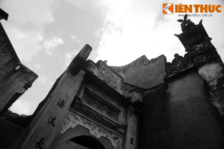 Sau dần dần nhiều người qua lại lễ bái, cầu việc gì cũng đều biến ứng, bèn trở nên nơi danh lam thắng cảnh, vì thế gọi tên là chùa ông Bổ (chữ bổ bắt nguồn từ hành động bổ củi của ông tiều phu). Vì là chùa thờ Phật Đà (gốc từ chữ Buddha – Đức Phật trong tiếng Phạn) nên lại gọi là chùa Bổ Đà.