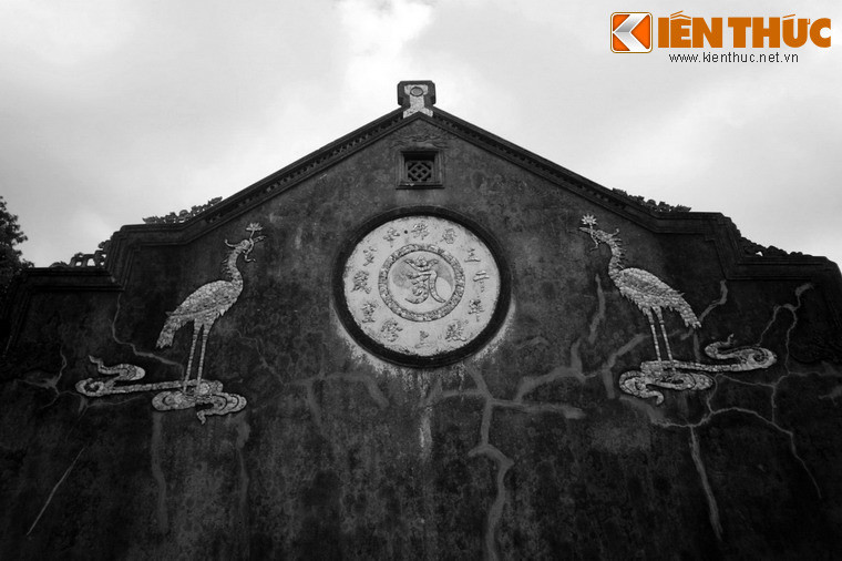 Ngoài câu chuyện trên, cũng có cách giải thích khác rằng, Bổ Đà là cách gọi chệch từ Phổ Đà - có nguồn gốc từ chữ Phật Đà. Đây là nơi đức Quán Âm Bồ Tát ứng hiện cứu đời nên còn được gọi là chùa Quán Âm. Sau này, chùa bao gồm cả chùa Tứ Ân, nên nó còn có tên Tứ Ân Tự…