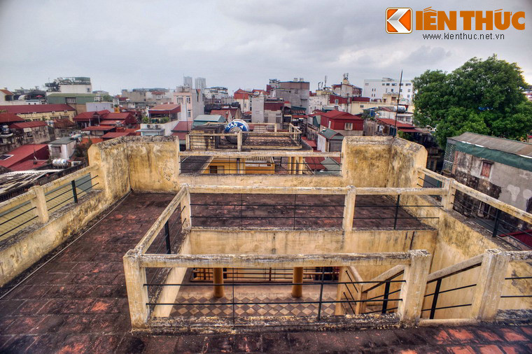 Khung cảnh trên tầng thượng của ngôi nhà 48 Hàng Ngang.
