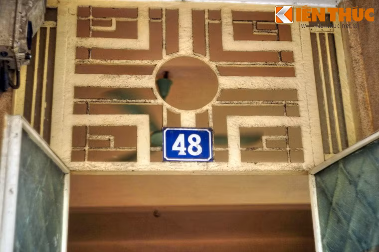 Trong những ngày đầu Cách mạng Tháng Tám 1945, Ngôi nhà 48 Hàng Ngang là nơi làm việc của Thường vụ Trung ương Đảng và Hồ Chủ tịch. Đây cũng là nơi đầu tiên Chủ tịch Hồ Chí Minh đã ở trong những ngày đầu Người trở về Hà Nội.