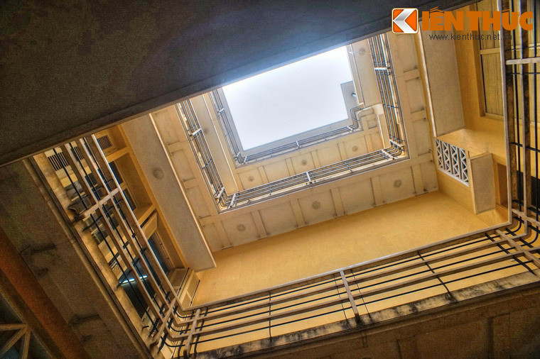 Trải qua nhiều thăng trầm cùng lịch sử, đến nay, kiến trúc của ngôi nhà 48 Hàng Ngang hầu như vẫn được lưu giữ nguyên vẹn.