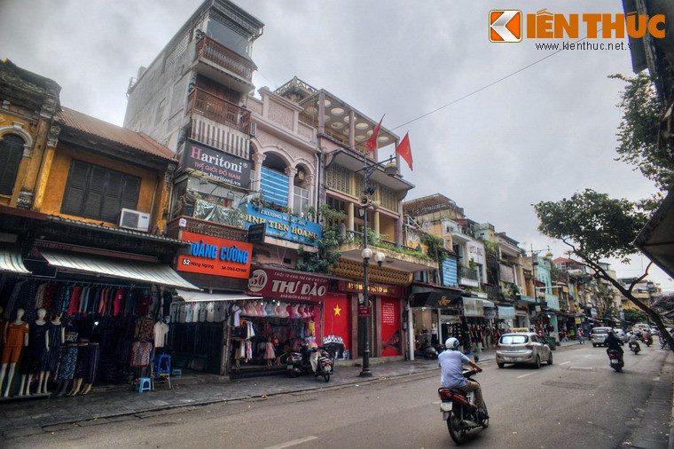 Người Việt buôn tơ lụa lớn thì có Trịnh Phúc Lợi (số 7), Lợi Quyền (số 27). Sau người con cụ Trịnh Phúc Lợi là nhà tư sản yêu nước Trịnh Văn Bô chuyển sang số nhà 48 cùng phố.