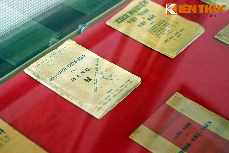 Một số sách do Ban Tuyên truyền cổ động Trung ương Đảng Cộng sản Đông Dương và mặt trận Việt Minh xuất bản, năm 1944-1945.