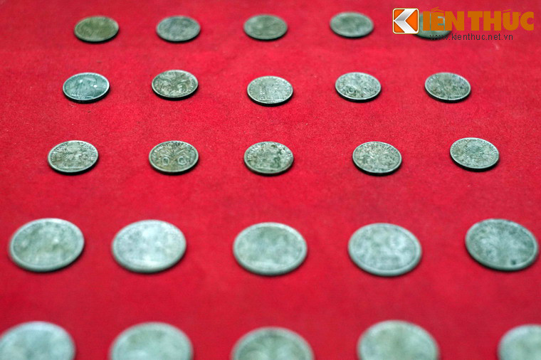 Tiền xu nhân dân đóng góp cho Việt Minh để mua sắm vũ khí chuẩn bị cho Tổng khởi nghĩa, năm 1945.