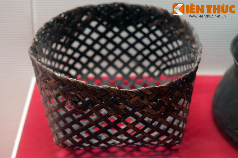 Sọt của bà Hoàng Thị Tám ở xã Lam Sơn huyện Hòa An, tỉnh Cao Bằng dùng mang cơm cho đồng chí Phạm Văn Đồng khi hoạt động bí mật ở địa phương, năm 1942.