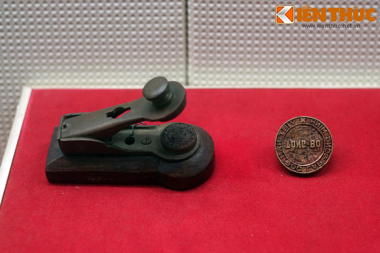 Con dấu của Kỳ bộ Việt Minh Bắc Kỳ và con dấu của Tổng bộ Việt Minh dùng trong những năm 1941-1945.