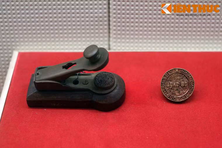 Con dấu của Kỳ bộ Việt Minh Bắc Kỳ và con dấu của Tổng bộ Việt Minh dùng trong những năm 1941-1945.