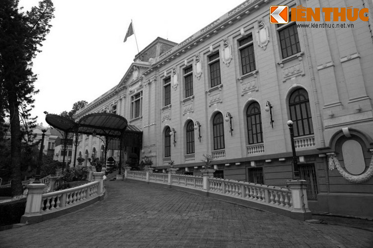 Nằm ở số 12 phố Ngô Quyền, Bắc Bộ phủ (nay là Nhà khách Chính phủ) là một địa danh có tầm quan trọng đặc biệt trong cuộc Cách mạng Tháng 8 năm 1945 ở Hà Nội.