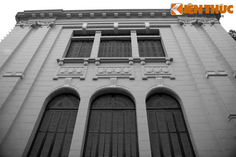 Sau khi Nhật đảo chính Pháp ngày 9/3/1945, tòa nhà được đổi thành Phủ Khâm sai Bắc Kỳ do chính phủ Trần Trọng Kim kiểm soát.