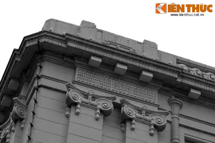 Khi Kháng chiến toàn quốc bùng nổ ngày 19/12/1946, Bắc Bộ phủ tiếp tục chứng kiến những thời khắc lịch sử bi tráng. Đây là nơi diễn ra trận đánh lớn nhất, ác liệt và kéo dài nhất trong ngày đầu kháng chiến, tiêu biểu cho tinh thần “Quyết tử để cho Tổ quốc quyết sinh” của quân dân Thủ đô…