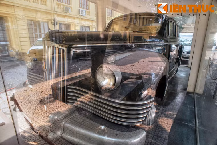 Ngược dòng lịch sử, ZIS-115 là dòng xe được Nhà máy Sản xuất ô tô Số 2 Stalin (ZIS) sản xuất từ năm 1935, theo yêu cầu của nhà lãnh đạo Liên Xô Stalin về một loại xe có khả năng chống đạn tốt.