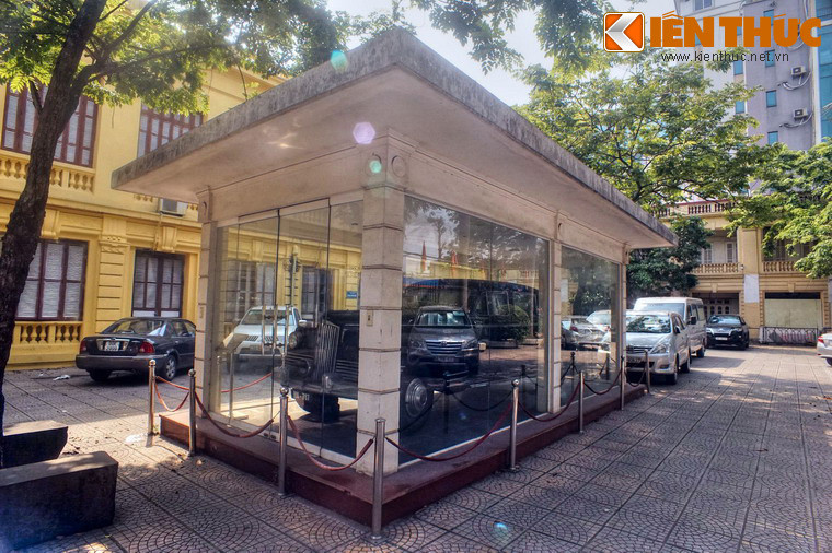 Bảo tàng Lịch sử Quốc gia Việt Nam là nơi đang lưu giữ một chiếc xe hơi có lịch sử đặc biệt: Xe ZIS-115 biển số HN-707 do Trung ương Đảng Cộng sản Liên Xô tặng Trung ương Đảng Lao động Việt Nam năm 1954.