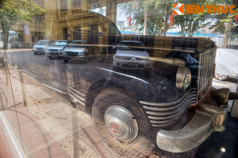 Gầm xe được gia cố lớp thép chống đạn dày nhằm đối phó với các loại mìn cài đặt dưới đất.