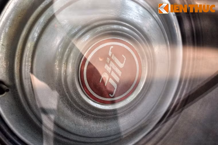 Chỉ được sản xuất 32 chiếc từ 1946 đến 1947, ZIS-115 là một trong những mẫu xe rất hiếm mà các nhà sưu tập xe hơi thèm muốn được sở hữu.