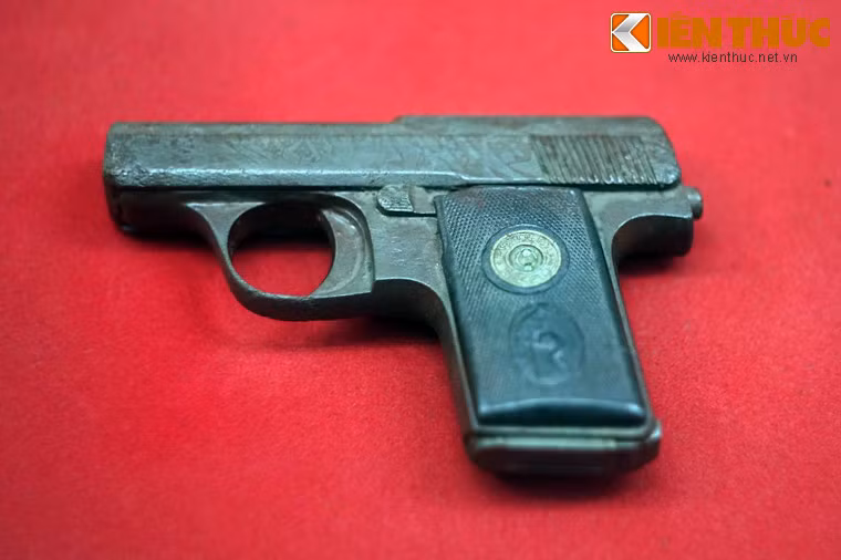 Sùng ngắn đội danh dự tỉnh Ninh Thuận dùng tham gia giành chính quyền ở tỉnh, tháng 8/1945.