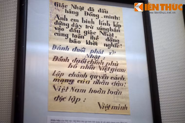Khẩu hiệu của Mặt trận Việt Minh kêu gọi binh lính của chính quyền tay sai quay về với cách mạng cùng đồng bào khởi nghĩa giành chính quyền năm 1945.
