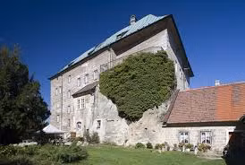 Cụ thể, lâu đài cổ kính Houska được cho là cửa ngõ dẫn tới địa ngục.