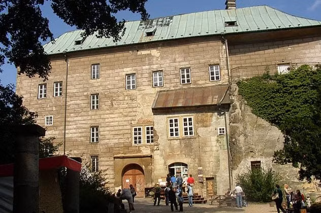 Lâu đài Houska được Ottokar Đệ Nhị cho người xây dựng vào nửa đầu thế kỷ 13.