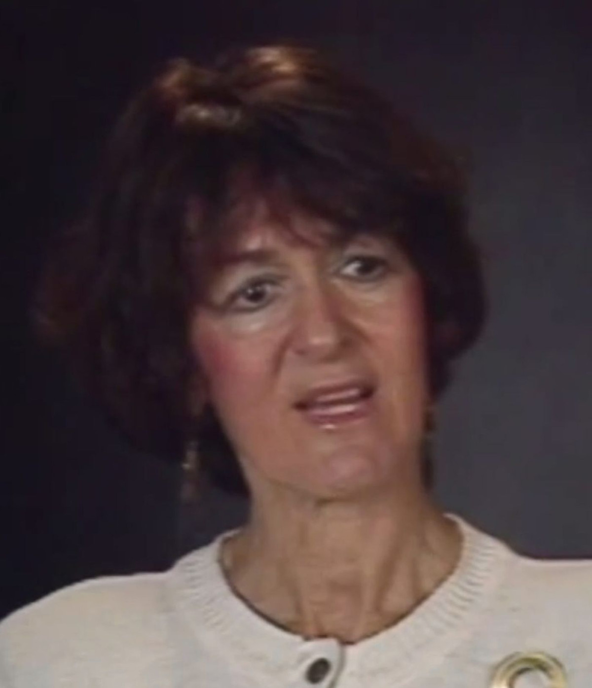 Khi sống tại Mỹ, Hessy từng chia sẻ rằng nếu như Đức quốc xã phát hiện ra thân thế của cô khi ấy thì ngày hôm nay cô đã không còn sống.