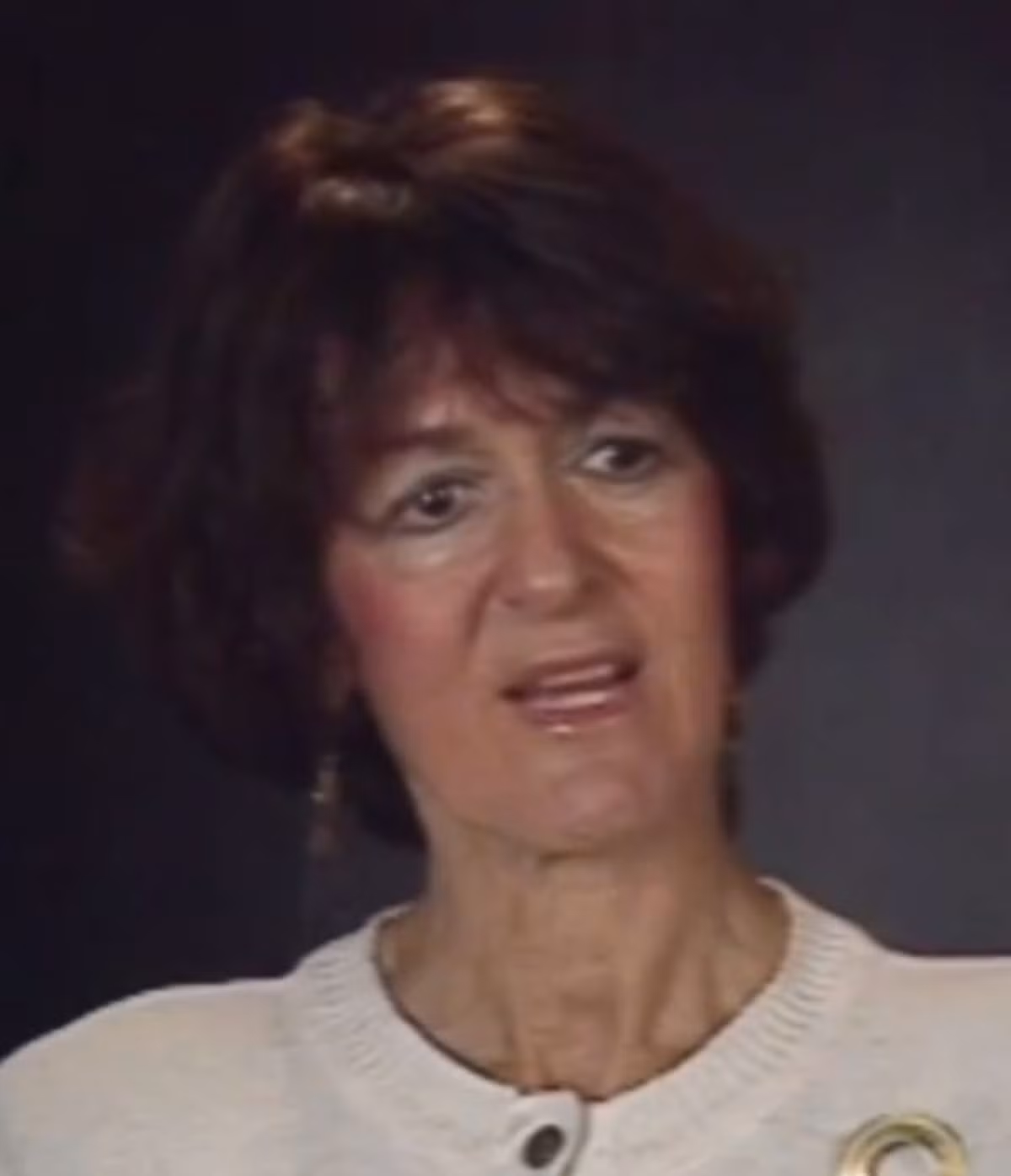 Khi sống tại Mỹ, Hessy từng chia sẻ rằng nếu như Đức quốc xã phát hiện ra thân thế của cô khi ấy thì ngày hôm nay cô đã không còn sống.