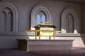 Bất cứ người nào chạm tay vào chiếc rương đều phải bỏ mạng vì lời nguyền chết chóc.