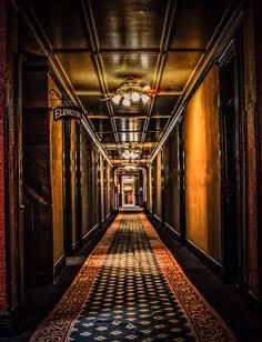 Tuy nhiên, phòng 218 cũng là phòng được khách đặt thường xuyên nhất để trải nghiệm cảm giác kỳ bí, khó lý giải.