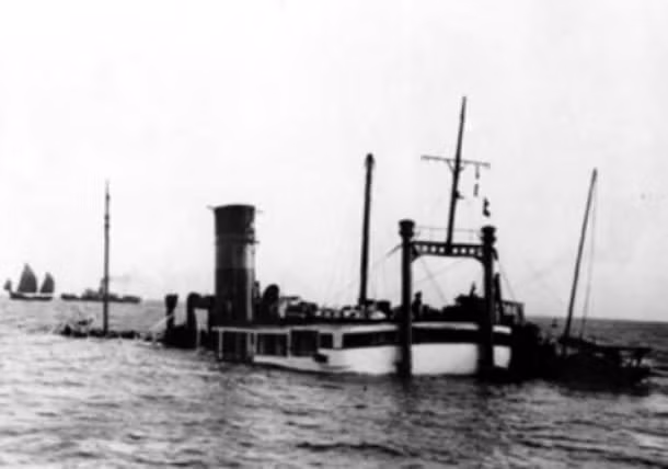 Năm 1948, tàu SS Kiangya của Trung Quốc va phải mìn khiến phần đuôi tàu bị nổ. Vụ việc xảy ra tại sông Hoàng Phố, cách Thượng Hải về phía Bắc khoảng 80 km.