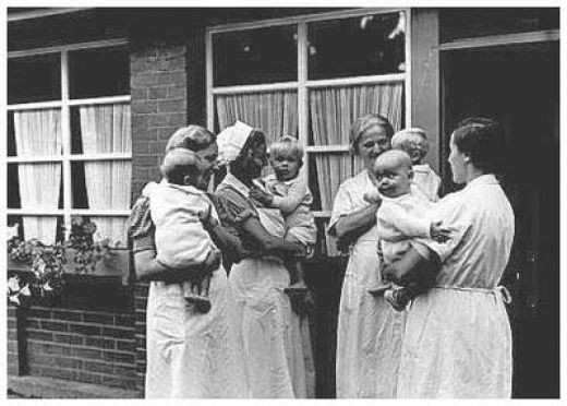 Sau khi Thế chiến 2 kết thúc, nhiều đứa trẻ được nhận làm con nuôi. Đa số những đứa trẻ này đều không biết chúng được ra đời như thế nào. Mời độc giả xem video: Hitler còn sống sau Thế chiến 2 (nguồn: VTC14)