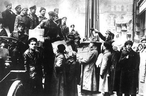 Đặc biệt, đến tháng 1/1918, nước Cộng hòa Xô viết Nga được cải tổ thành Cộng hòa xã hội chủ nghĩa Xô viết Liên bang Nga. Kế đến, Liên bang Cộng hòa Xã hội Chủ nghĩa Xô viết (Liên Xô) được thành lập ngày 30/12/1922.