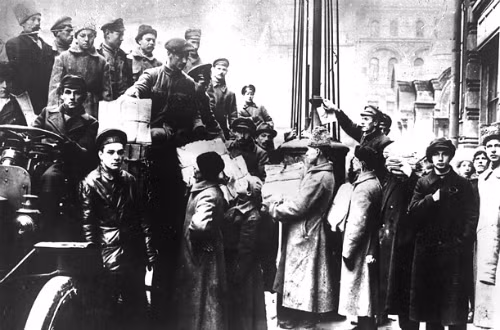 Đặc biệt, đến tháng 1/1918, nước Cộng hòa Xô viết Nga được cải tổ thành Cộng hòa xã hội chủ nghĩa Xô viết Liên bang Nga. Kế đến, Liên bang Cộng hòa Xã hội Chủ nghĩa Xô viết (Liên Xô) được thành lập ngày 30/12/1922.