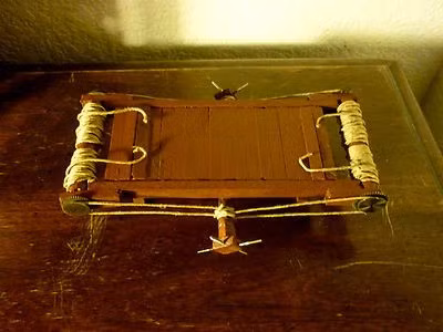 Đặc biệt, nếu máng tra tấn được sử dụng hết mức thì chân tay của phạm nhân sẽ bị xé toạc ra khỏi cơ thể.