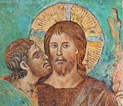 Nếu Judas cung cấp những mô tả về Chúa Jesus cho những kẻ đến bắt Người thì có thể Chúa Jesus sẽ thay đổi hình dạng khiến Người không thể bị bắt.