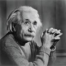 Đặc biệt, Einstein từng tặng cho Monroe tấm ảnh có chữ ký của ông. Nữ diễn viên Hollywood này rất quý trọng bức ảnh được Einstein tặng.