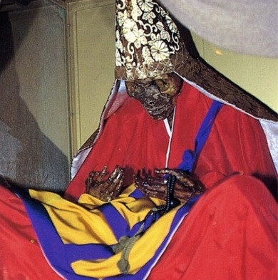 Để có thể bảo tồn thi thể, các nhà sư Nhật Bản đã thực hiện quy trình ướp xác vô cùng khắc nghiệt trong hơn 3.000 ngày.