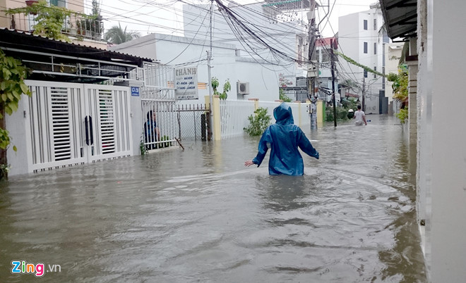 Lo nui 13 nguoi chet o Nha Trang: Tran mua lich su, thiet hai qua lon-Hinh-3