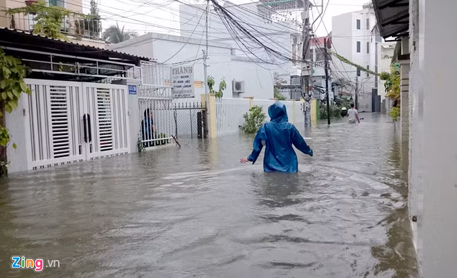 Lo nui 13 nguoi chet o Nha Trang: Tran mua lich su, thiet hai qua lon-Hinh-3