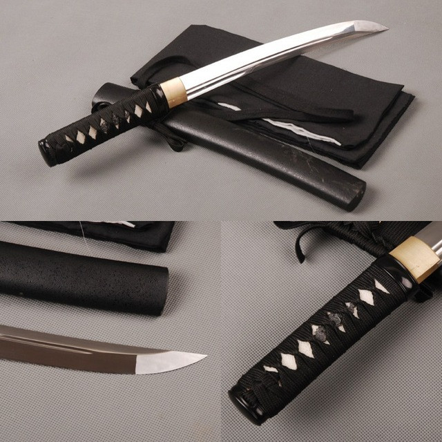 Tanto hay còn gọi là đoản đao bởi vì nó có chiều dài khá ngắn. Đây là một vũ khí nổi tiếng của Nhật Bản được sử dụng để đâm đối phương trong cự ly gần.