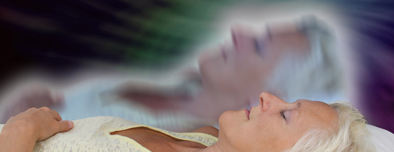 Trong số này, một người đàn ông 57 tuổi từng tiết lộ có "trải nghiệm bên ngoài cơ thể" (Outer body experience - cảm giác quan sát và nghe được những gì xảy ra với cơ thể mình) sau khi từ cõi chết trở về.