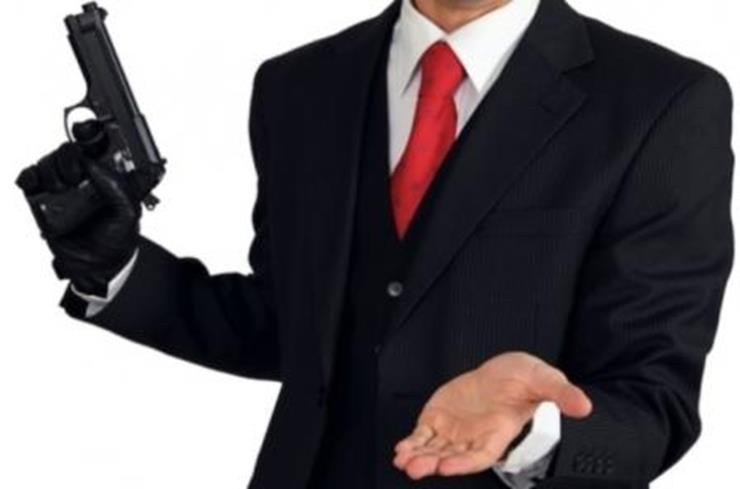 Băng đảng Yakuza kiếm tiền bằng cách: bắt cóc, tống tiền, đánh bạc bất hợp pháp, mại dâm, ma túy, trộm cắp, buôn bán vũ khí...