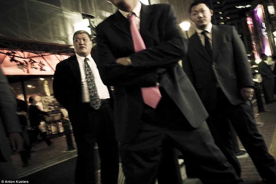 Giống như nhiều băng đảng tội phạm trên thế giới, trên người mỗi thành viên Yakuza đều có hình xăm.