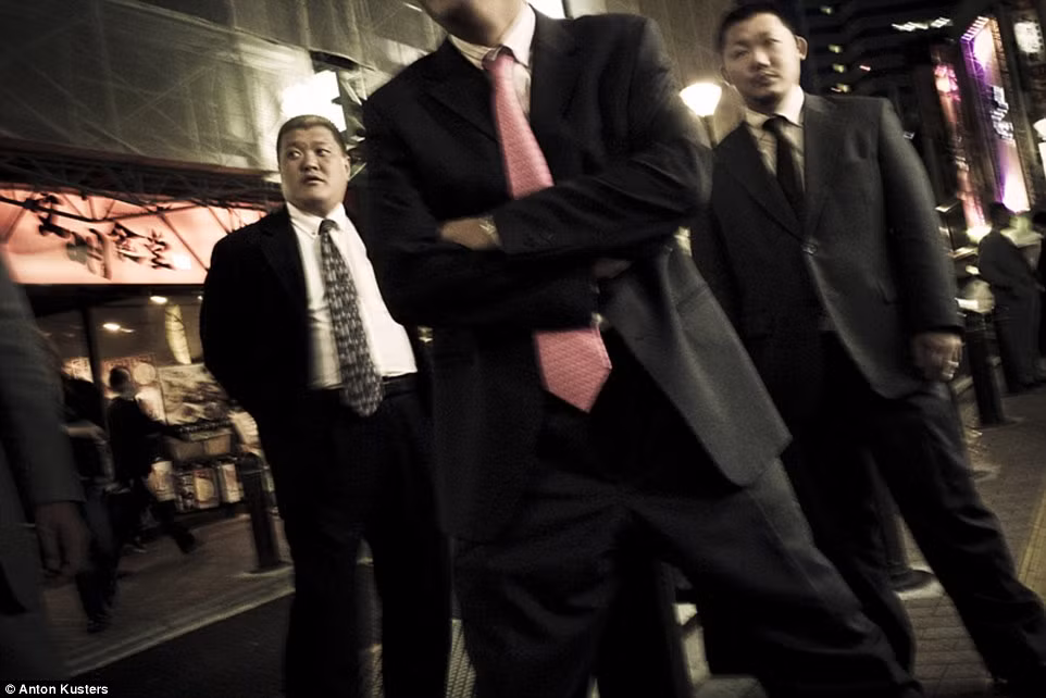 Giống như nhiều băng đảng tội phạm trên thế giới, trên người mỗi thành viên Yakuza đều có hình xăm.